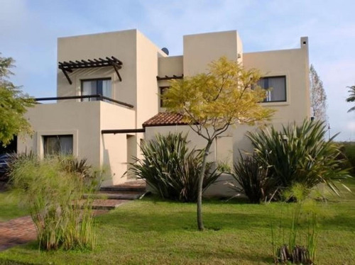 Imagen 4 de 28 de Luminosa Casa En Venta