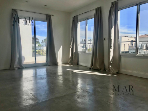 Imagen 14 de 30 de Casa A La Venta . 4 Dormitorios Mas Dep. Barrio Los Sauces