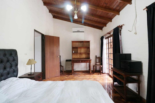 Casa 4 Ambientes - Pileta - Apto Crédito - Permuta