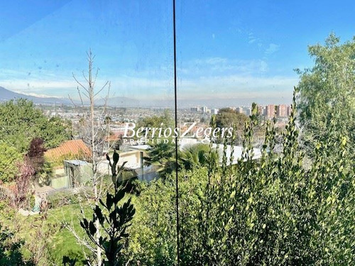 Casa En Venta De 7 Dormitorios, 6 Baños . En Las Condes Alto