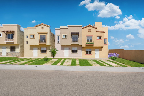 Casa En Pachuca Hidalgo Con 3 Recamaras, En Privada Con Alberca