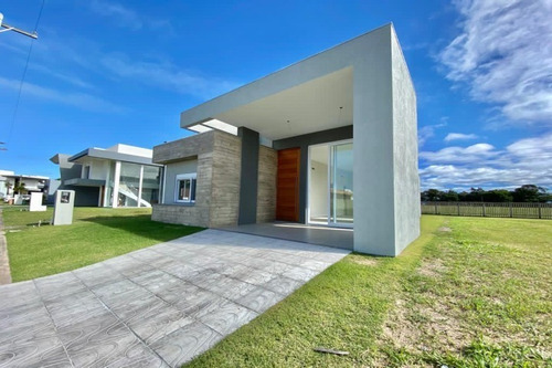 Imagem 3 de 25 de Casa À Venda Em Capão Da Canoa - Ca01211 - 68318629