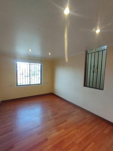 Casa 2 Pisos, Impecable, 4 Dorm., 2,5 Baños, Estac., Porton