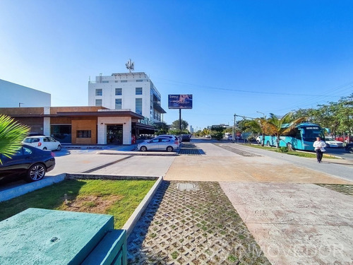 Local Comercial · Plaza Oasis · Bonampak · Puerto Cancún · Junto A Café Nader