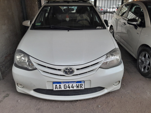 Toyota Etios 1.5 Sedan X