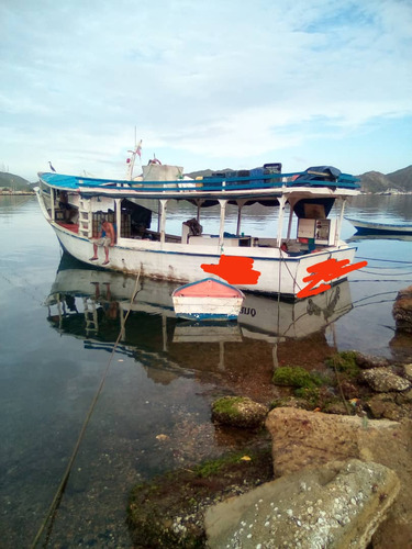 Barco De Pesca De Fibra De Vidrio De 10 Mts Con Cava Y Moto