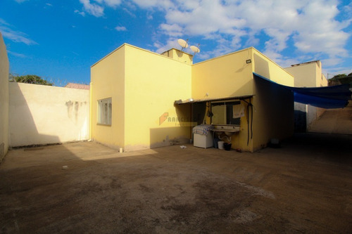 Imagem 14 de 15 de Casa À Venda, 3 Quartos, 5 Vagas, Icaraí - Divinópolis/mg - 34248