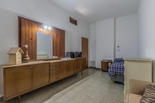 Local - San Telmo - Local A La Calle Con Subsuelo 183,82 M2 Totales.
