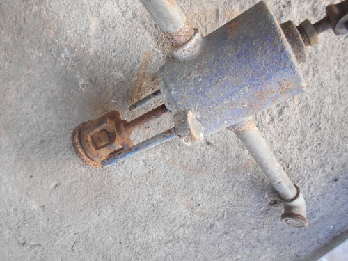 Parte De Antigua Bomba De Agua De Hierro (Usado)