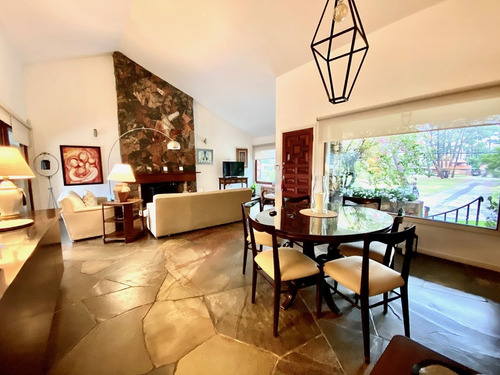 Casa En Venta De 3 Dormitorios En Playa Mansa