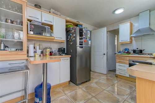Casa En Venta De 5 Dorm. En Peñalolén - Sector Las Tinajas