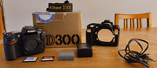 Vendo Máquina Nikon D300, Grip Original, Tres Lentes. 