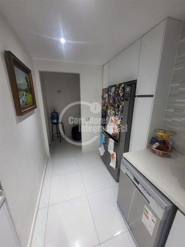 Casa En Venta De 5 Dorm. En Colina
