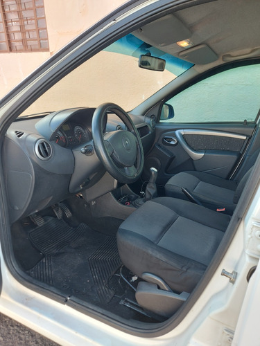 Renault Logan 1.6 Expression Hi-power 4p