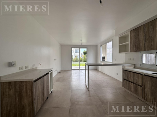 Casa En Venta Sobre Lote Interno En Barbarita - Bancalari.
