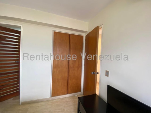 Acogedor Y Cómodo Apartamento En Alquiler. Urb. Lomas Del Sol.