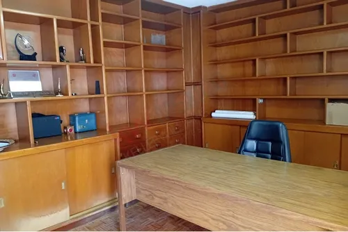 Casa De Una Planta, En Esquina, Con Salón De Eventos Y Alberca Climatizada
