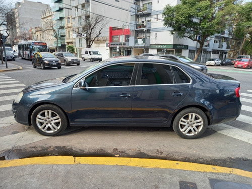 Imagen 2 de 13 de Volkswagen Vento 2.5 Luxury Tiptronic 170cv 2009