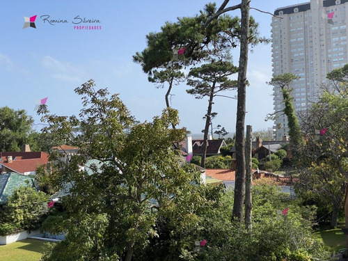 Apartamento En Mansa 3 Dormitorios- Ref: 9511
