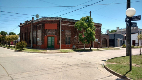 Casa 128 M2. Calle Rivadavia Esq. Ameguino. Ranchos. Partido De General Paz.