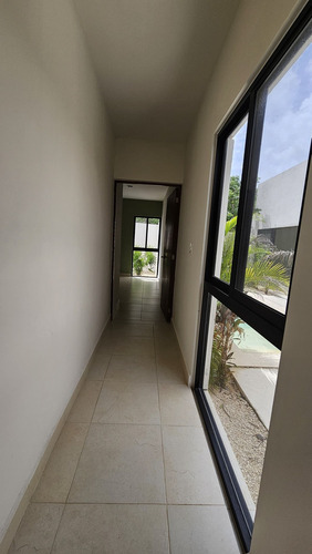 Casa Jardines De Una Planta De 4 Recamaras En Venta, Cholul.