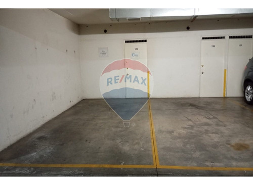 Oficina En Sector Comercial - Las Condes