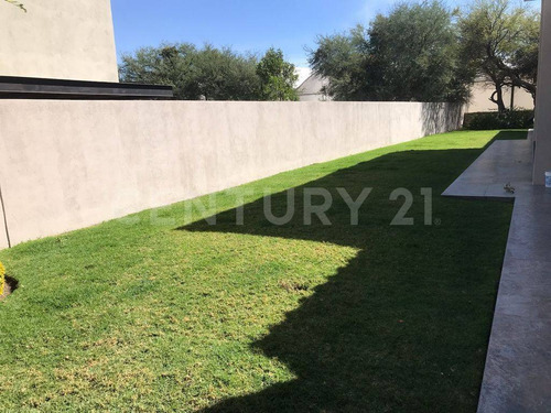 Imagen 2 de 16 de Casa Residencial San Lorenzo Celaya