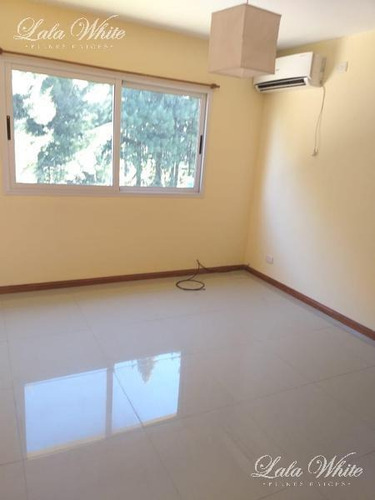 Imagen 12 de 22 de Venta - Casa En Malibú
