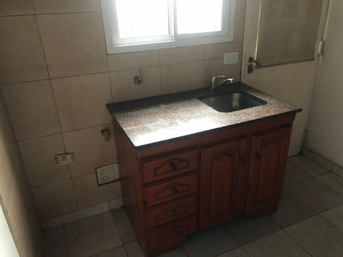 Alquiler 2 Amb - 1º Piso Interno - Hurlingham(villa Alemania