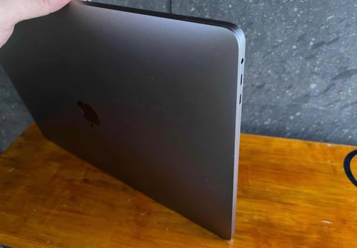 Macbook Pro 15 Inch , 2016 (Usado)