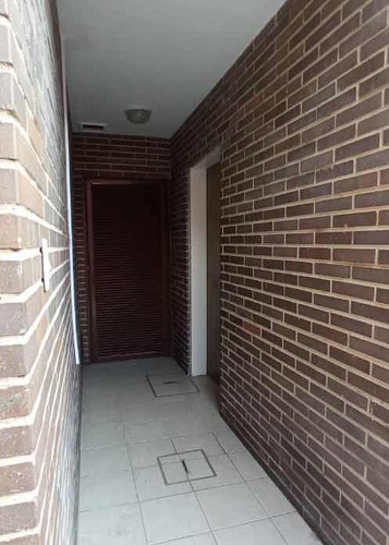 Townhouse En Alquiler El Castaño