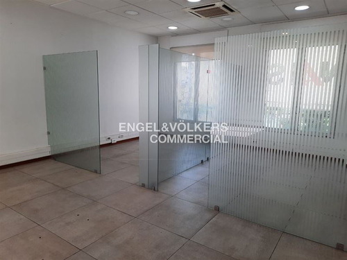 Oficina Habilitada En Arriendo En El Golf 253 M2