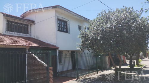 Venta Casa De 4 Ambientes Con Cochera En Quilmes