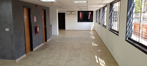 Se Alquila Oficina 120m2 Los Dos Caminos 7739