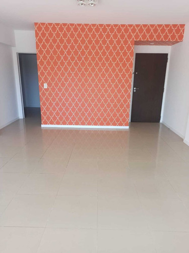 Departamento En Venta En Tigre, 3 Dormitorios, 2 Baños Y Toillete, Dos Cocheras Y Pileta