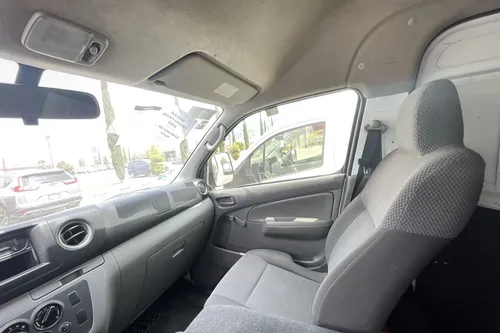 Nissan Urvan 2.5 Panel Amplia Aa Paquete Seguridad Mt