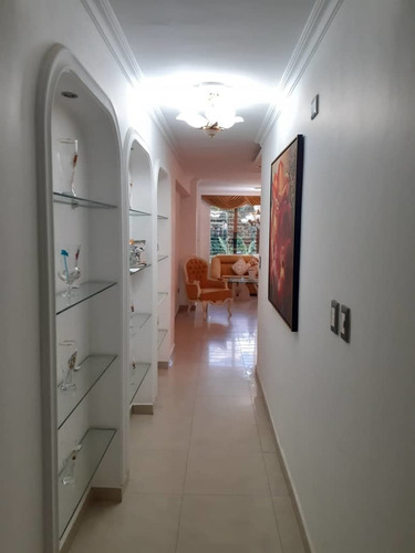 Imagen 11 de 14 de Apartamento En El Bosque 04166467687 Am Piso Bajo