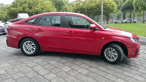 Toyota Yaris 4p Sedán S L4/1.5 Aut