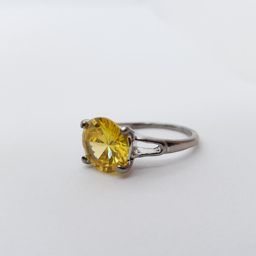 Anillo En Metal Con Excelente Cristal Amarillo