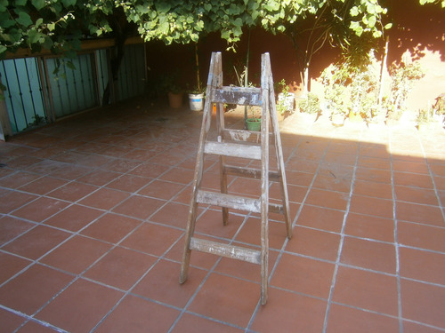 Escalera Doble Hoja De 4 Escalones Marrón Claro (Usado)