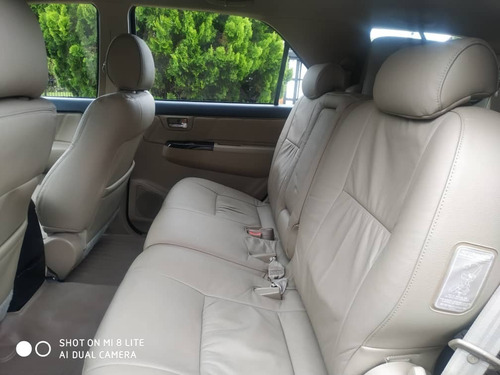 Imagen 8 de 12 de Toyota Fortuner 4x4