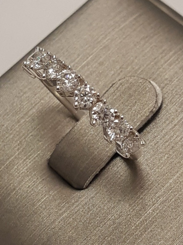Aliança Ouro 18k Com 22 Moissanites 9pts 2,8mm Largura