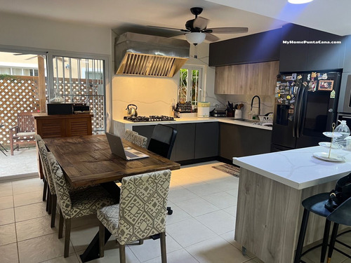 Venta Villa En Costa Bavaro: 3 Dormitorios (lista)