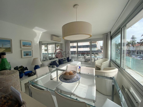 Imagen 2 de 15 de Luminoso Y Bien Ubicado Apartamento Esquinero - Punta Del Este Peninsula