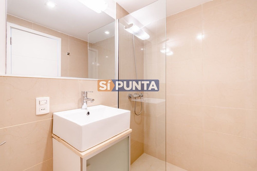Imagen 5 de 28 de Apartamento De Tres Dormitorios En Suite En Alquiler Con Vista El Mar En Primera Línea Playa Brava