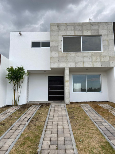 Hermosa Casa En Grand Juriquilla, Gran Jardín, 3 Recamaras, 