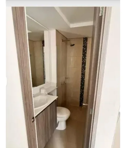 Apto 3 Cuartos 2 Baños Parqueadero Cubierto Cuarto Útil
