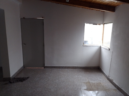 Imagen 3 de 12 de Alquilo Local Comercial 5,5 Ancho X 11 Mts Fondo!!