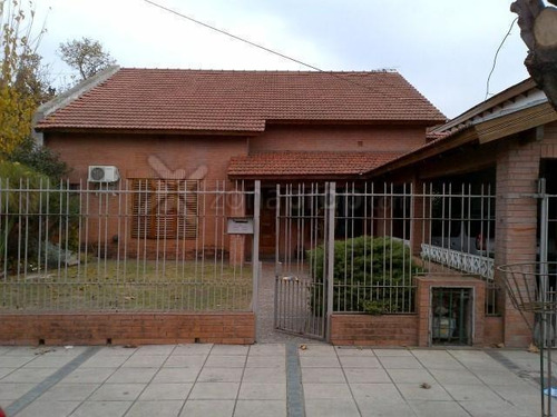 Casa En Venta En Luis Guillon