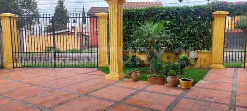 Casa En Renta, Estilo Colonial, 4 Recámaras, Jardín, San Pedro Cholula, Puebla